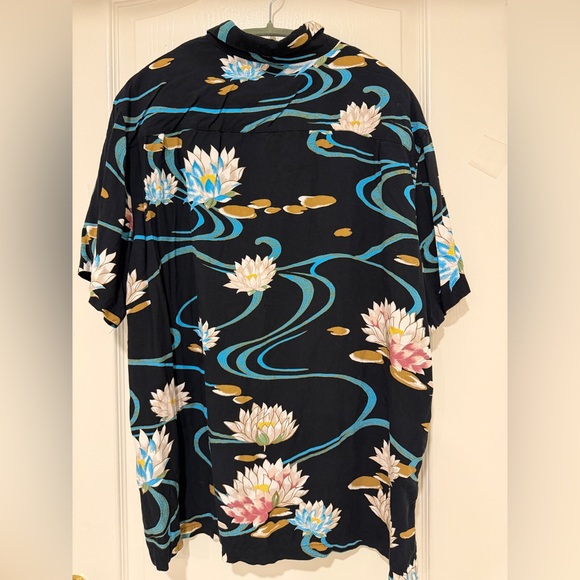 UO Water Lily Rayon Short Sleeve Button-Down Shirt Men’s Size L Artsy Casual - Picture 8 of 8